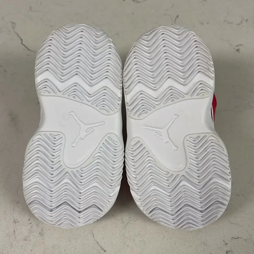 JORDAN MAX AURA 3 PS 'WHITE VERY BERRY' Size 5C DA8023-106